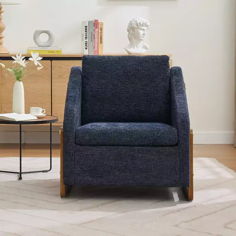 Fauteuil d'appoint en chenille avec cadre en bois et clous décoratifs