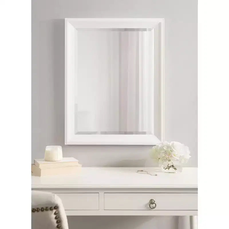 Miroir mural de salle de bain rectangulaire Kalla - Cadre blanc mat, 21,5"x27,5"