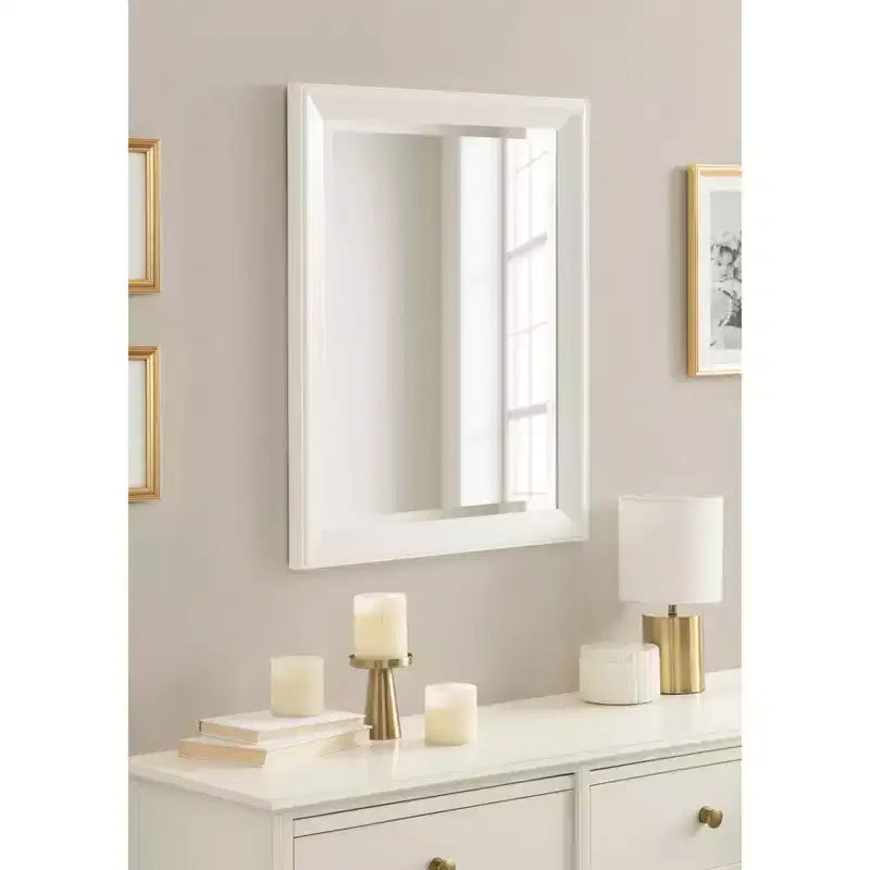 Miroir mural de salle de bain rectangulaire Kalla - Cadre blanc mat, 21,5"x27,5"
