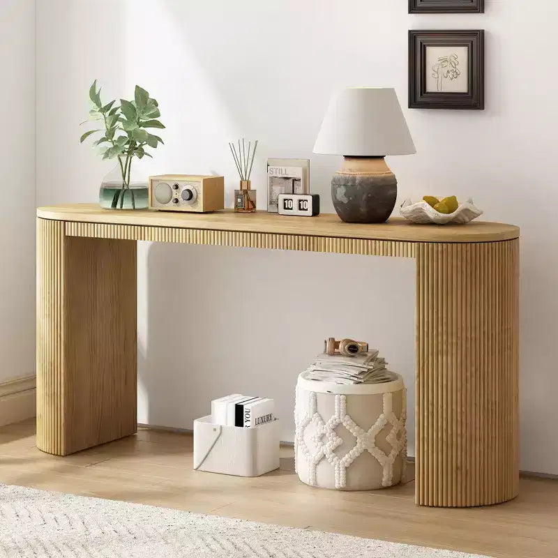 Console moderne pour entrée avec pieds incurvés et plateau à rayures verticales - Marron, 150 cm